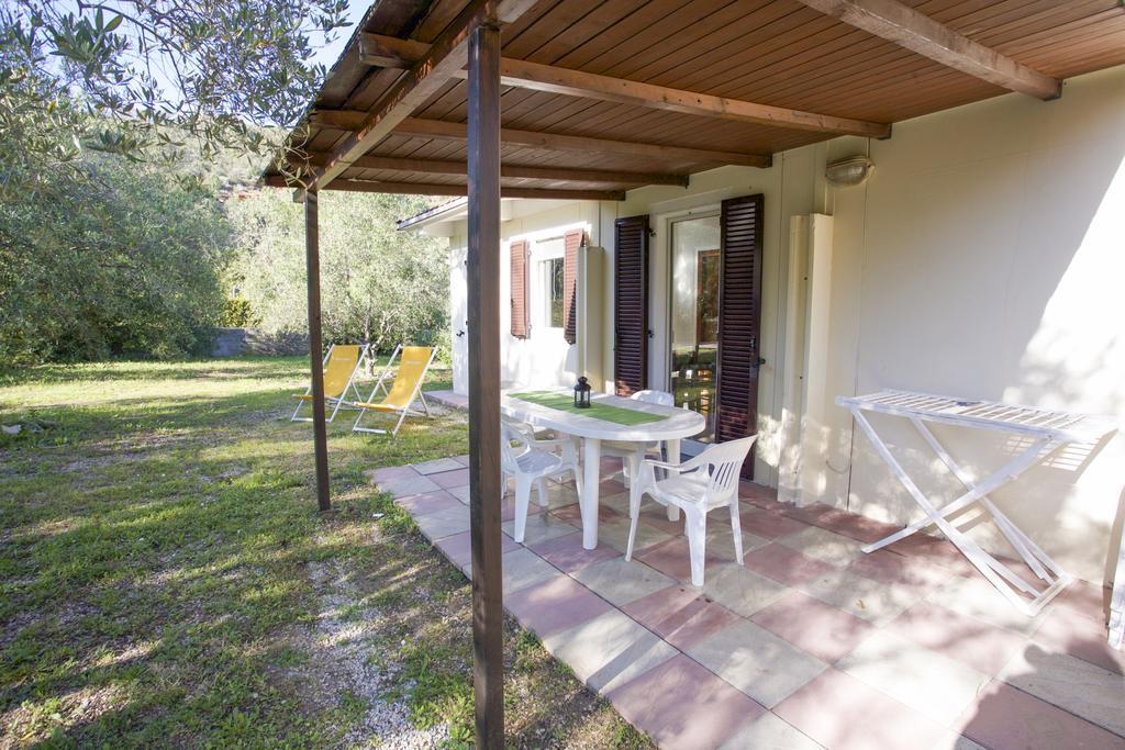 Villa Conti Residence Лакона Екстериор снимка