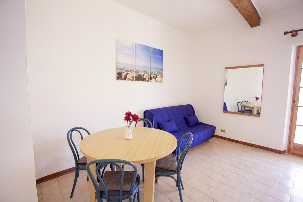 Villa Conti Residence Лакона Екстериор снимка